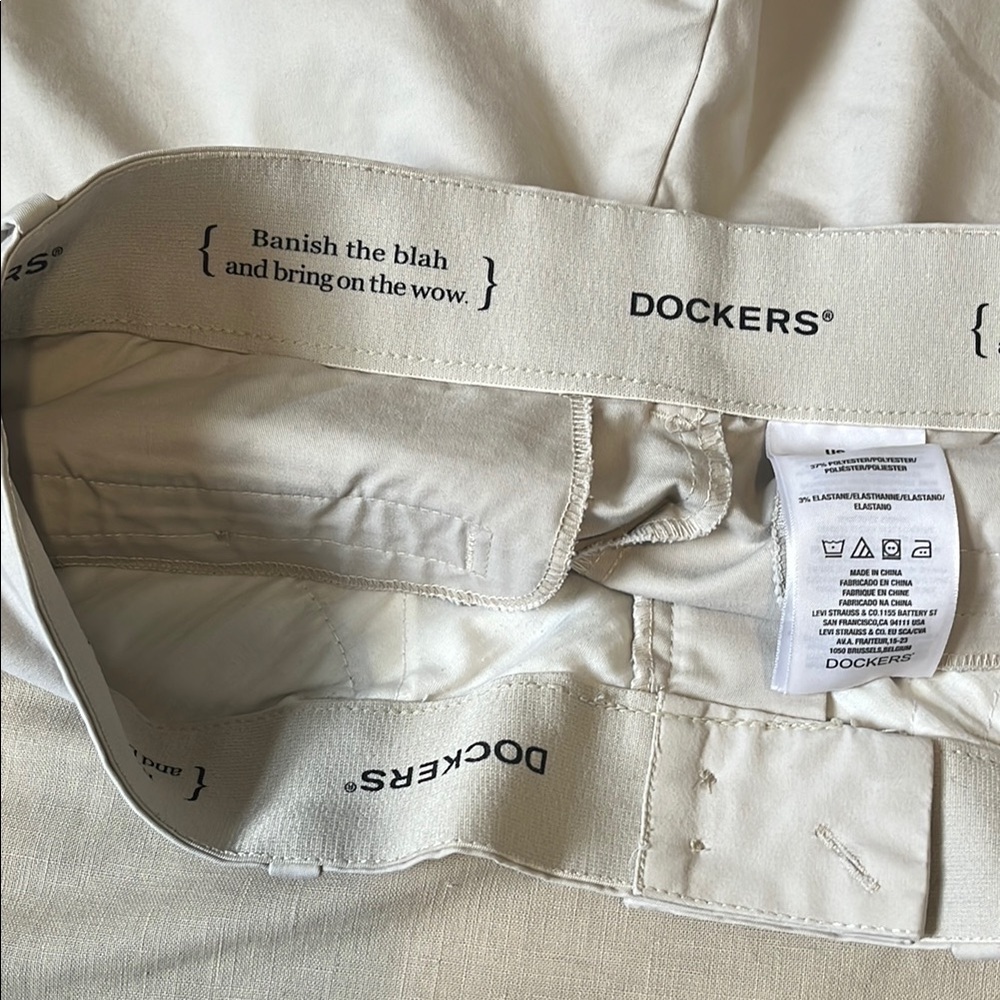 Dockers Classic khaki women’s Shorts Excellent condition - Picture 4 of 4